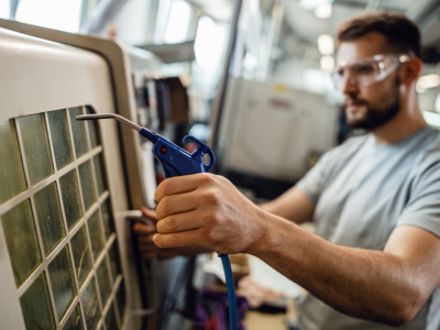 Fast-track student of Certificate III in air condiitioning and refrigeration course trade industry blog Australia